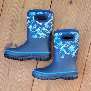 Bogs Kids' Blue and Black Camouflage Boots